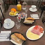 Hotel Cafe Les Fleurs