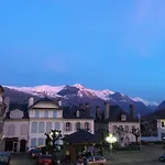 Cafe Les Fleurs Hotel