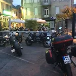 Cafe Les Fleurs Hotel
