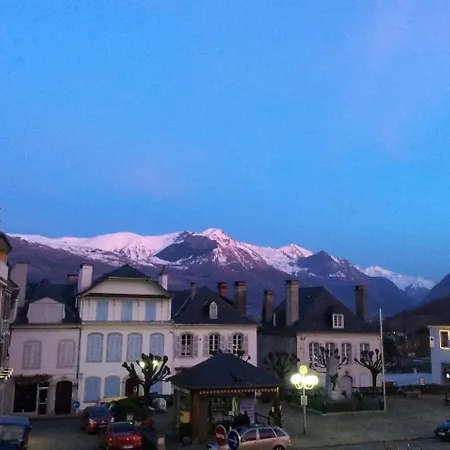 Cafe Les Fleurs Hotel