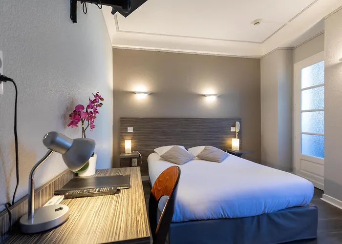 Cafe Les Fleurs 2* アルジュレス・ガゾスト