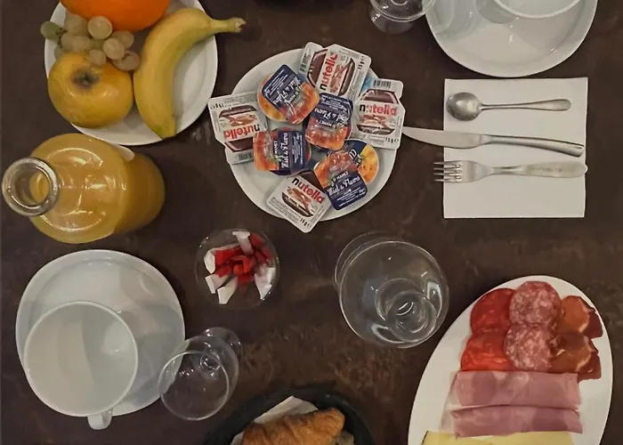 ホテル Cafe Les Fleurs アルジュレス・ガゾスト