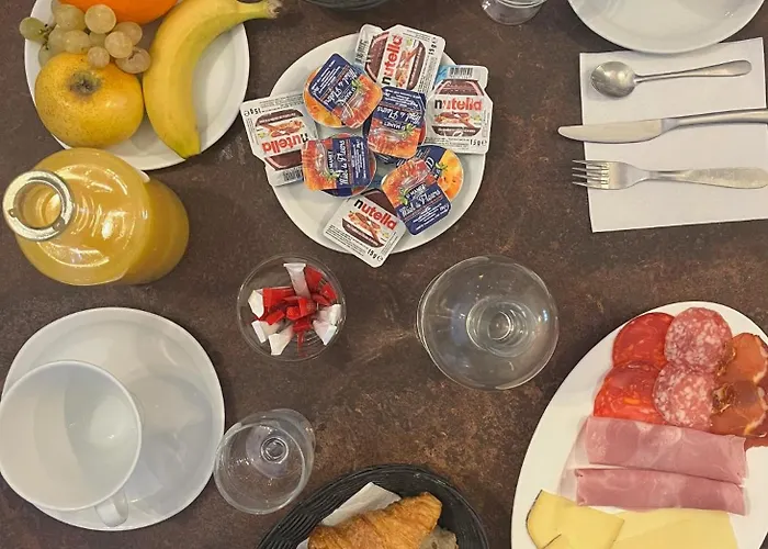 Cafe Les Fleurs ホテル アルジュレス・ガゾスト