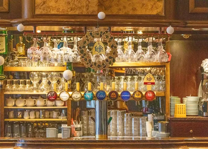 Cafe Les Fleurs ホテル アルジュレス・ガゾスト