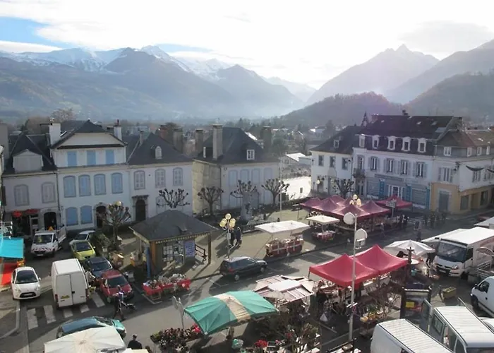 ホテル Cafe Les Fleurs アルジュレス・ガゾスト